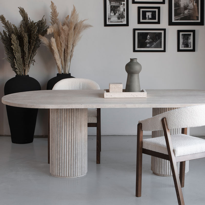 table de repas Zola en travertin Kasbah Design Marrakech