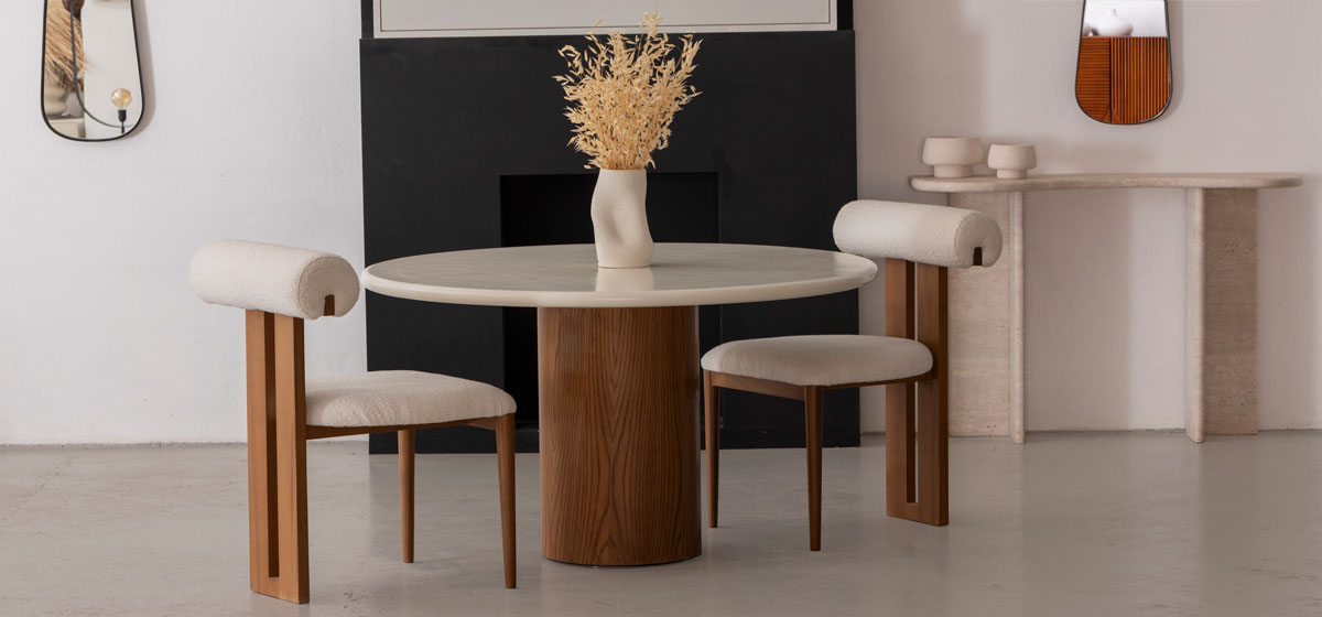 Table de repas Taymie en béton ciré et bois Kasbah Design Marrakech